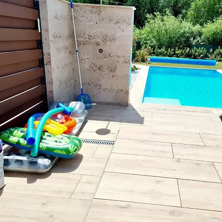 Ironhill Apartman Villa *
